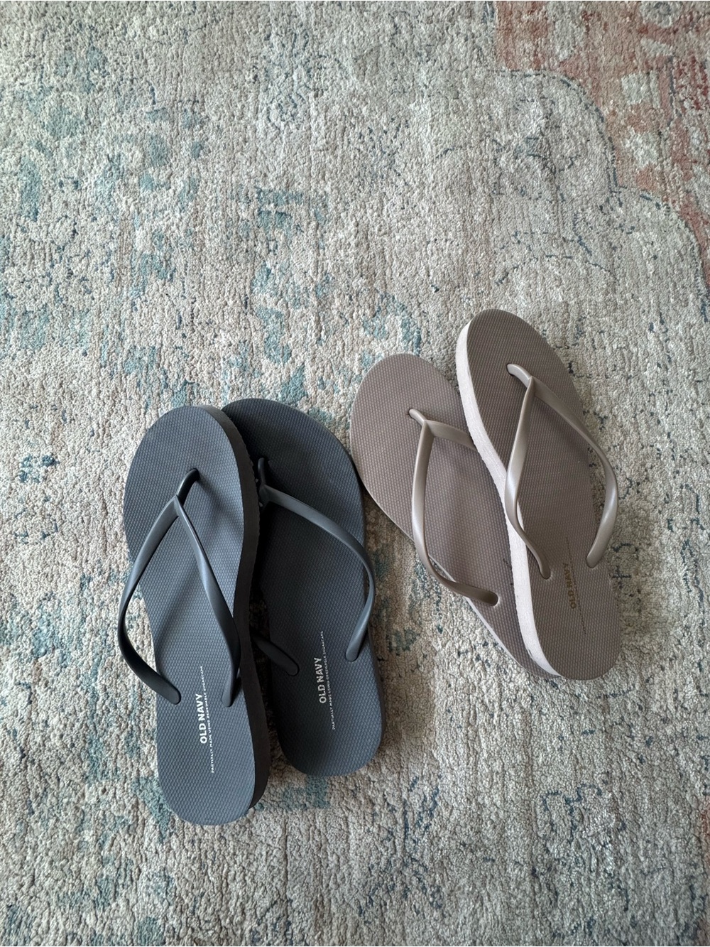 2 Pack Old Navy Flip Flops
